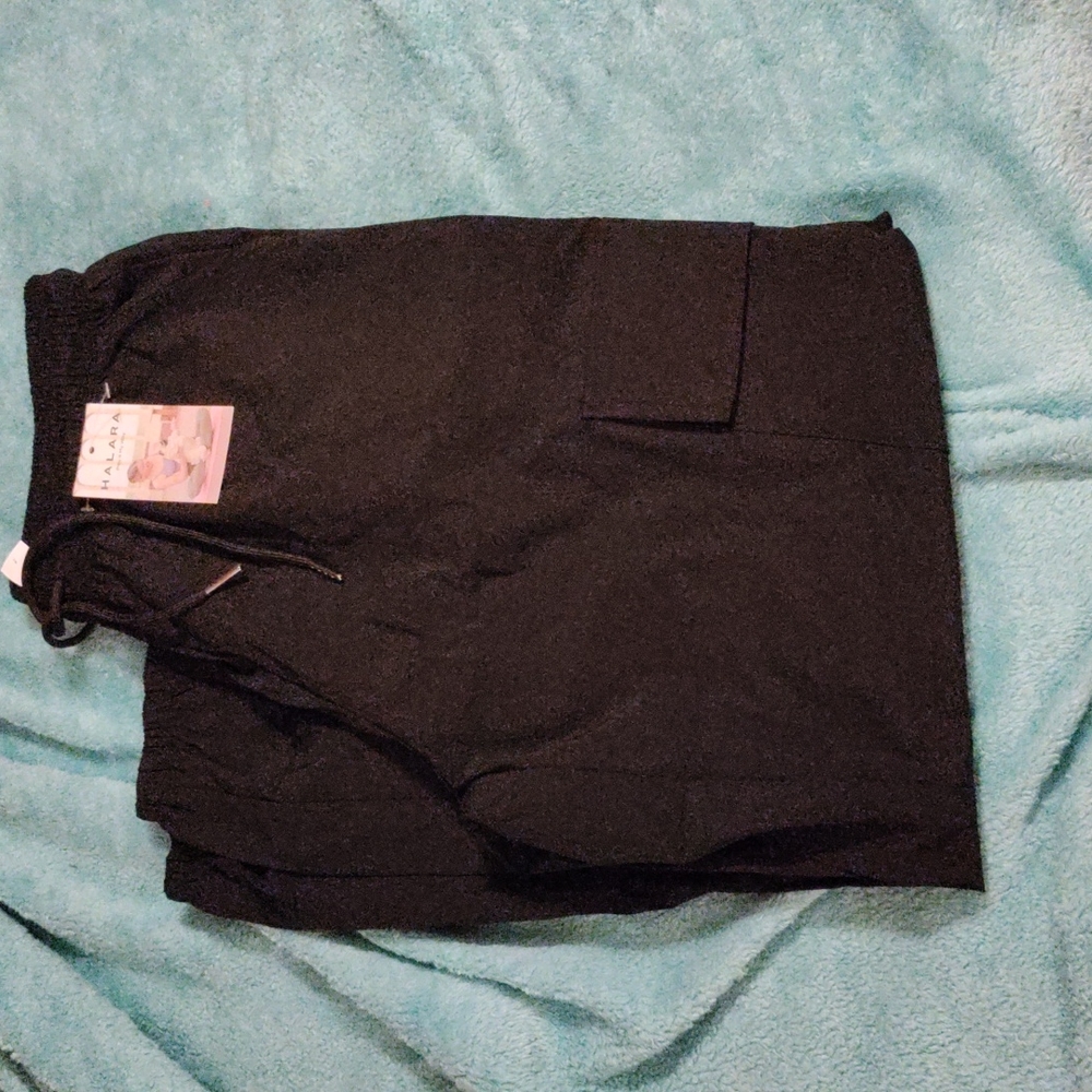 Brand New Halara black cargo pants.